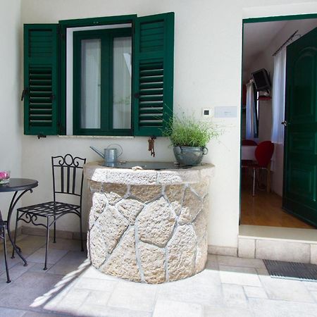 Apartments Petrinic Crnogaj Baška Eksteriør bilde